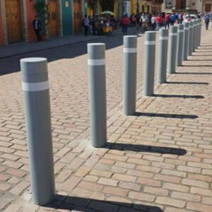 bolardos metálicos de mobiliario urbano en Veracruz